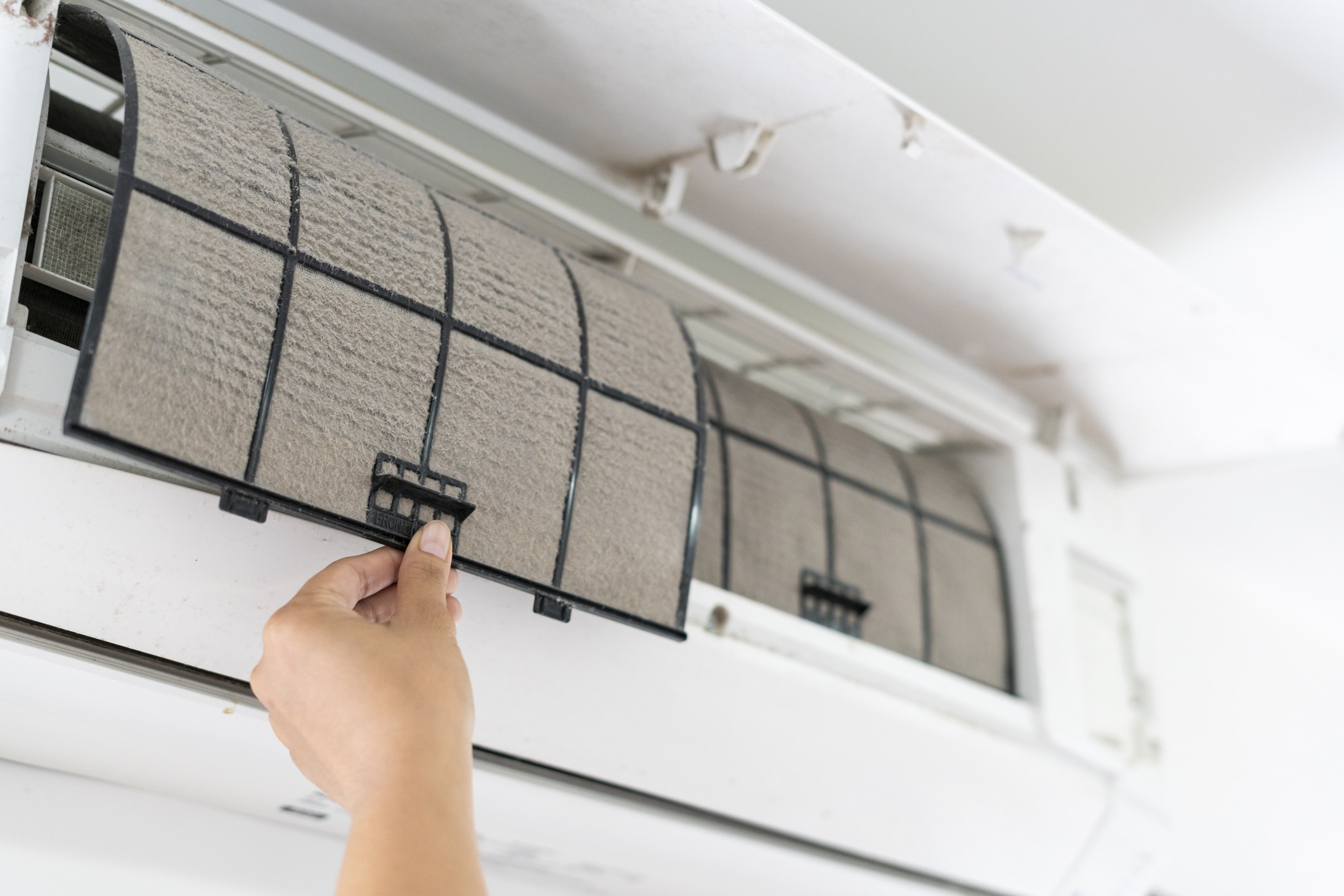 Cleaning the air conditioner filter